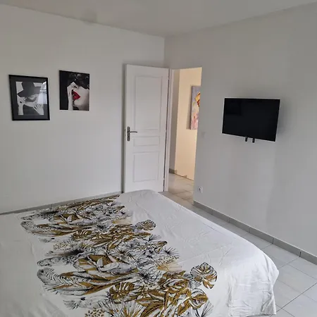 Βίλα Maison Calme Avec Jardin, Vue Champs Et Bois Cambronne-Les-Clermont